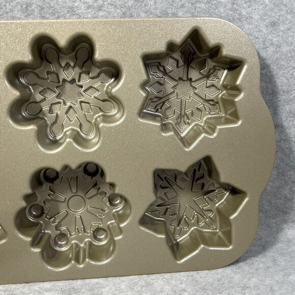 Williams Sonoma Nordicware Snowflake Cakelet Pan NEW 6 Mini Cakes Frozen Cupcake - Picture 13 of 14